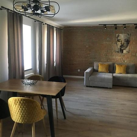 Дворівневі Апартаменти На Площі Ринок إلفيف المظهر الخارجي الصورة